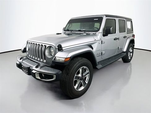 Used 2019 Jeep Wrangler Unlimited Sahara image 3