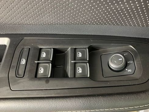 Used 2024 Volkswagen Atlas SE AWD/4WD image 34