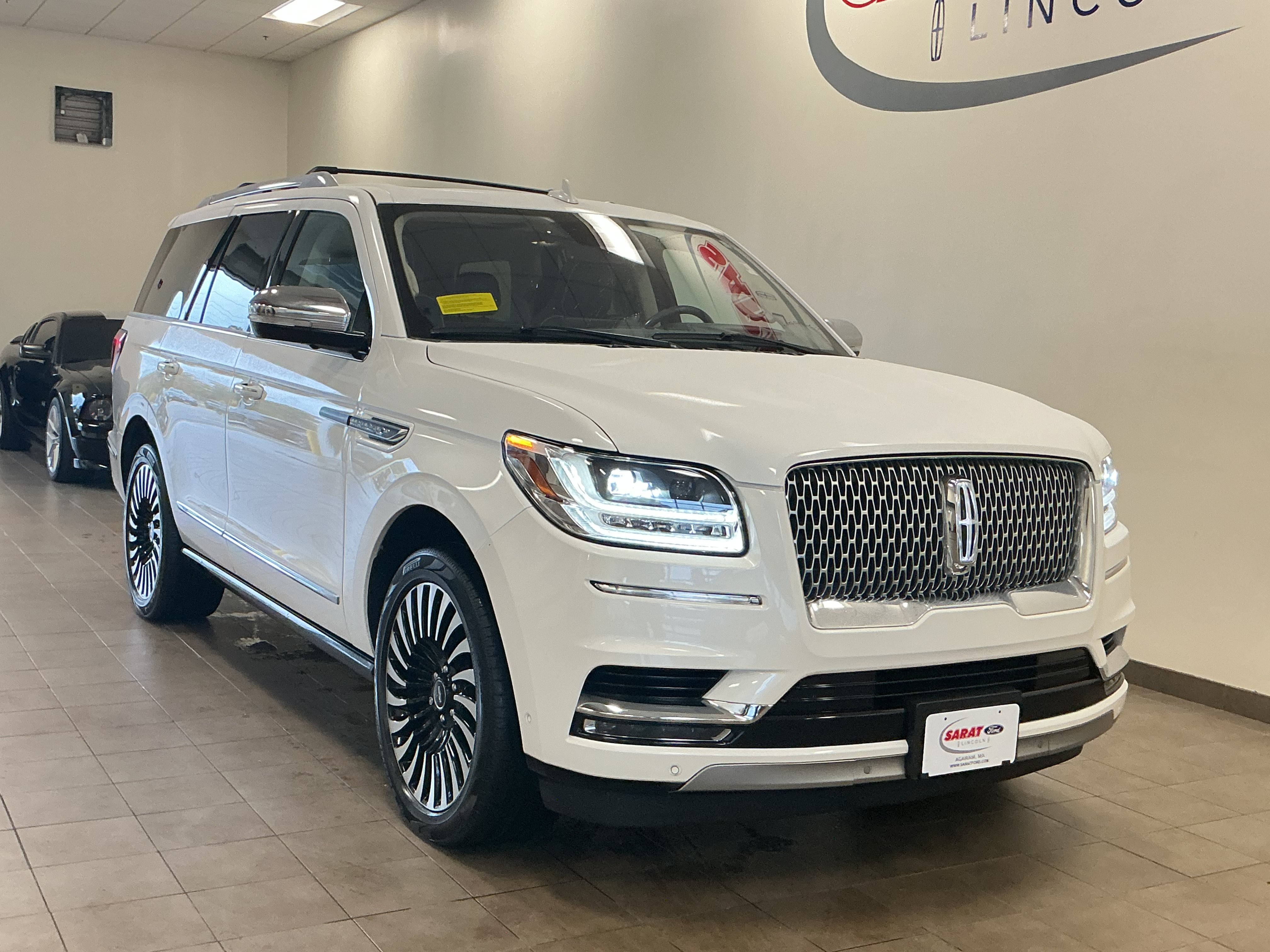 Used 2020 Lincoln Navigator Black Label w/ Cargo Convenience Package AWD/4WD image 2