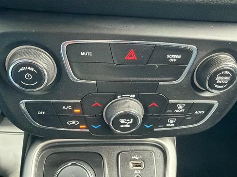 Used 2019 Jeep Compass Latitude AWD/4WD image 19