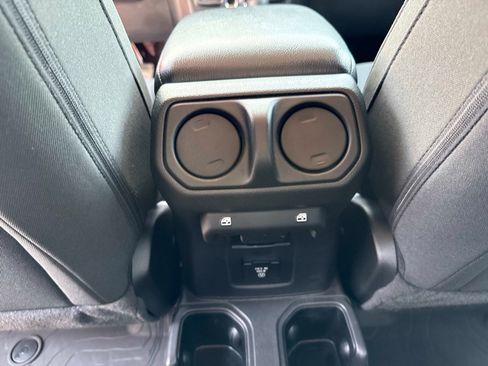 Certified 2022 Jeep Gladiator Sport AWD/4WD image 16
