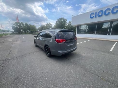 Used 2020 Chrysler Pacifica Touring-L w/ Advanced Safetytec Group AWD/4WD image 5