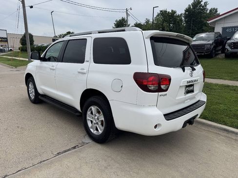 Used 2018 Toyota Sequoia SR5 w/ Premium Package AWD/4WD image 3