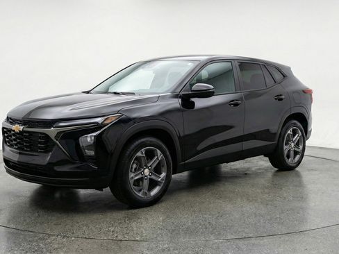 Used 2025 Chevrolet Blazer LT image 3