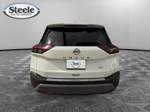 Used 2023 Nissan Rogue SV FWD image 4