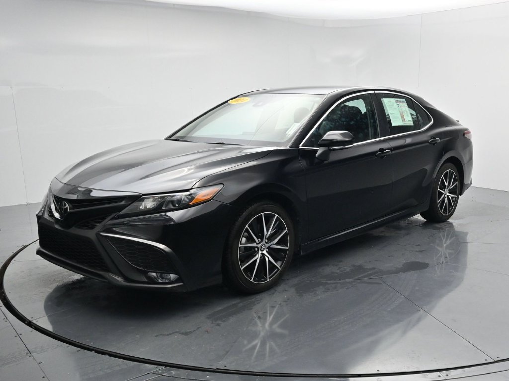 Used 2024 Toyota Camry SE FWD image 4