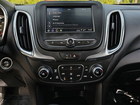 Used 2022 Chevrolet Equinox LT image 25