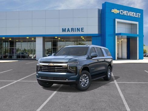 New 2026 Chevrolet Suburban LT image 8