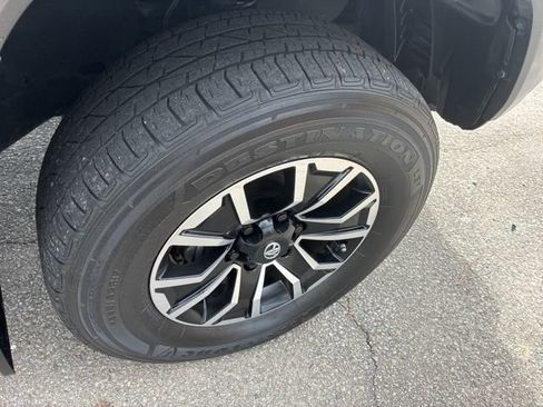 Used 2021 Toyota Tacoma TRD Sport w/ Technology Package image 17