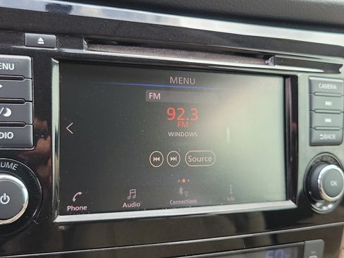 Used 2018 Nissan Rogue SV FWD image 21