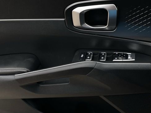 Used 2025 Kia Sorento LX image 20