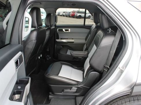 Used 2023 Ford Explorer XLT w/ Equipment Group 202A RWD image 16