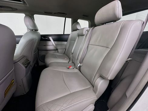 Used 2013 Toyota Highlander SE FWD image 24