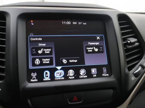 Used 2016 Jeep Cherokee Latitude w/ Cold Weather Group AWD/4WD image 44