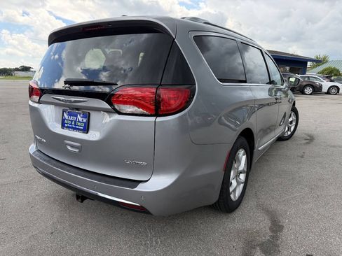 Used 2020 Chrysler Pacifica Limited FWD image 4