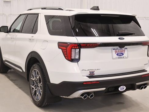 Certified 2025 Ford Explorer Platinum w/ Ultimate Package image 8