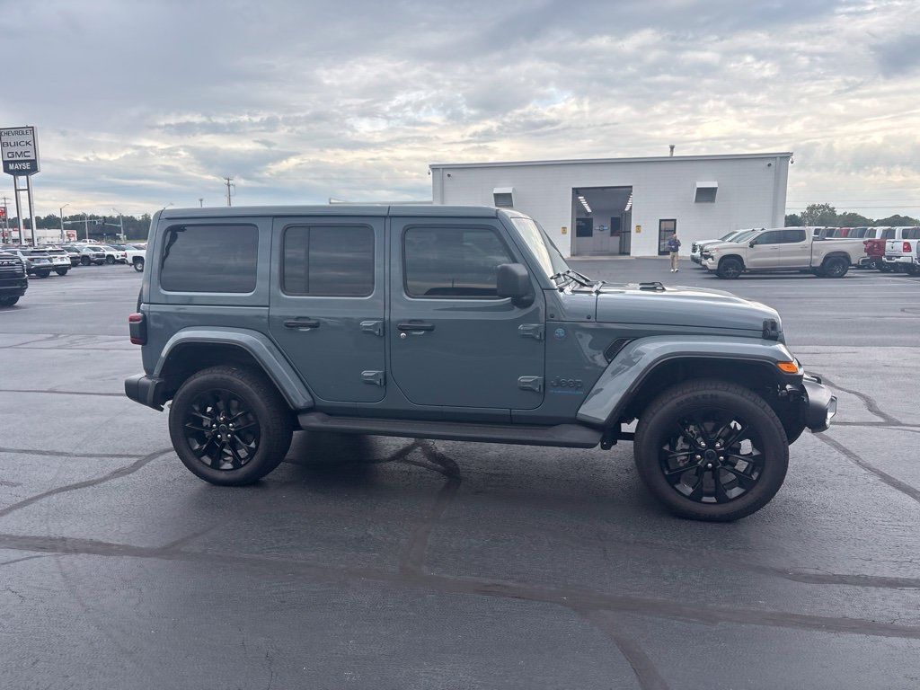 Used 2025 Jeep Wrangler Unlimited Sahara AWD/4WD image 13