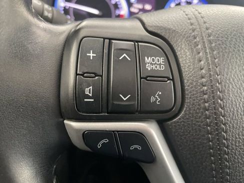 Used 2019 Toyota Highlander XLE image 17