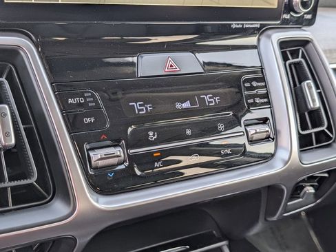 Certified 2023 Kia Sorento S w/ Panoramic Sunroof Package image 29