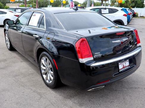 Used 2019 Chrysler 300 Limited image 3