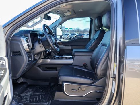Used 2024 Ford F350 Lariat w/ Lariat Ultimate Package image 9