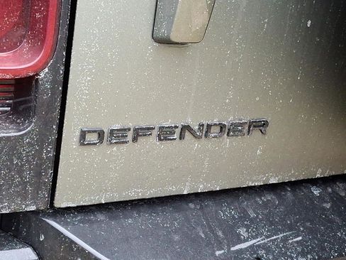 Used 2025 Land Rover Defender 110 X-Dynamic SE image 8