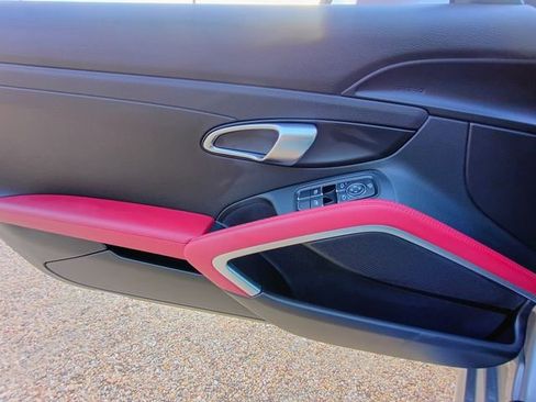 Used 2024 Porsche 718 Boxster image 37