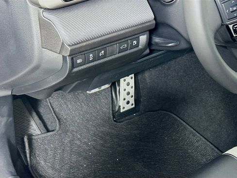 Used 2025 Toyota Camry SE image 10