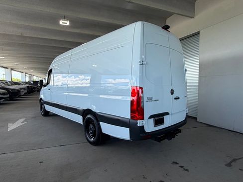 Used 2025 Mercedes-Benz Sprinter 2500 image 4