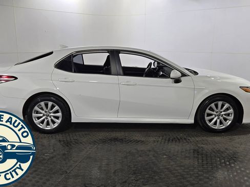 Used 2020 Toyota Camry LE FWD image 8