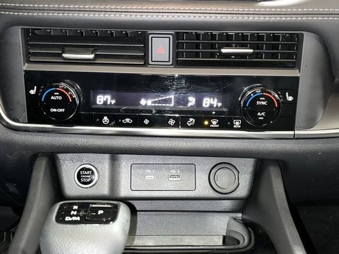 Used 2023 Nissan Rogue SV w/ SV Premium B Package image 17