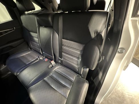 Used 2019 Kia Sorento SX image 5