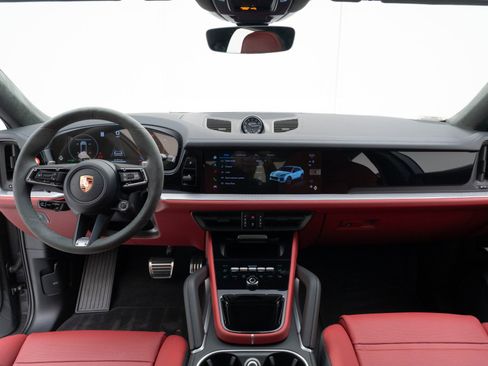 Used 2025 Porsche Cayenne GTS image 20