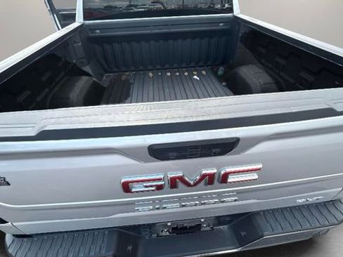 Used 2022 GMC Sierra 1500 SLT w/ X31 Off-Road Package image 6