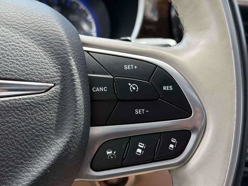 Used 2021 Chrysler Pacifica Limited AWD/4WD image 25