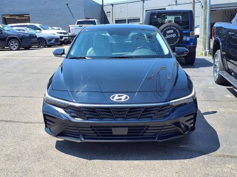 Used 2025 Hyundai Elantra Limited FWD image 22