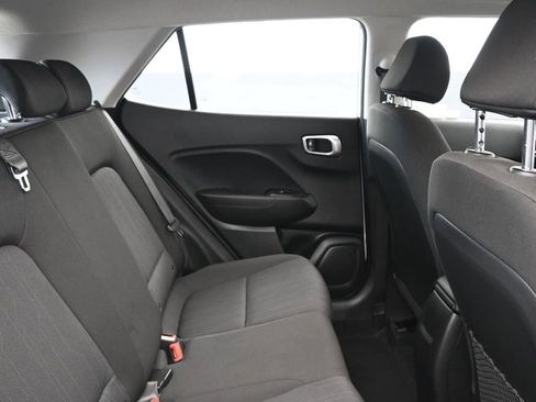 Certified 2025 Hyundai Venue SE image 13