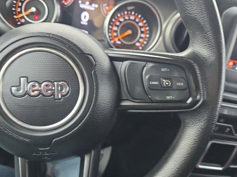 Used 2023 Jeep Gladiator Sport image 18