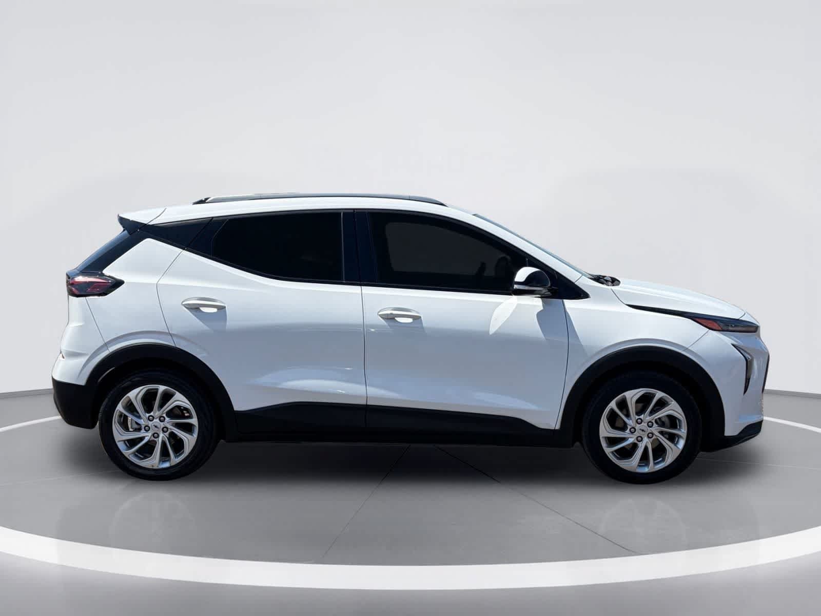 Used 2023 Chevrolet Bolt EUV LT w/ Driver Confidence Package FWD image 9