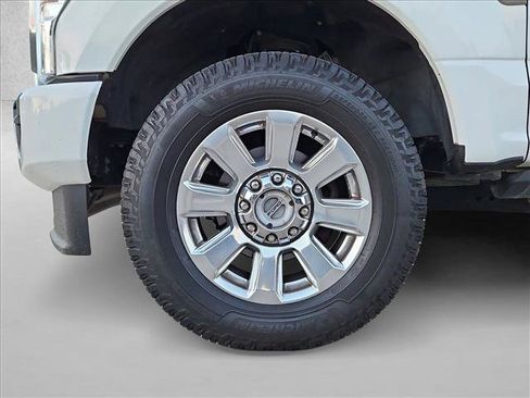 Used 2020 Ford F250 Platinum w/ FX4 Off-Road Package AWD/4WD image 25