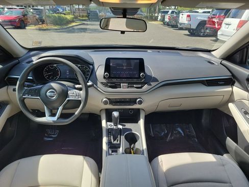 Used 2022 Nissan Altima 2.5 SV AWD/4WD image 9