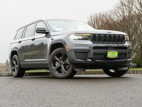 Used 2023 Jeep Grand Cherokee L Altitude image 2