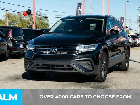 Used 2024 Volkswagen Tiguan SE image 3