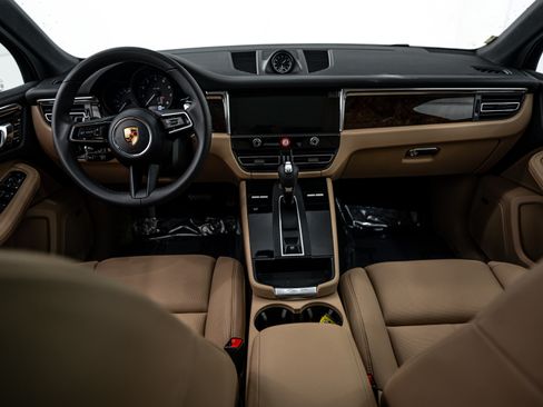 Certified 2026 Porsche Macan AWD/4WD image 23