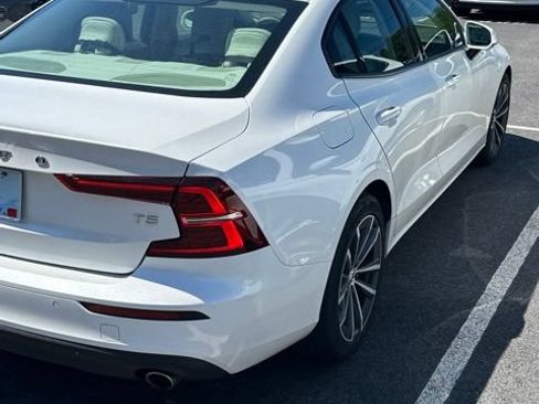 Used 2021 Volvo S60 T5 Momentum w/ Advanced Package FWD image 5