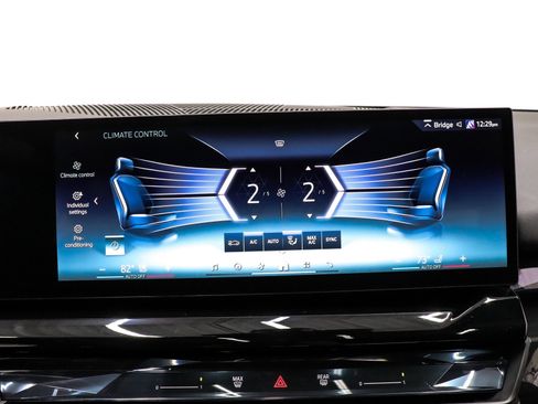 Used 2025 BMW 540i xDrive image 33