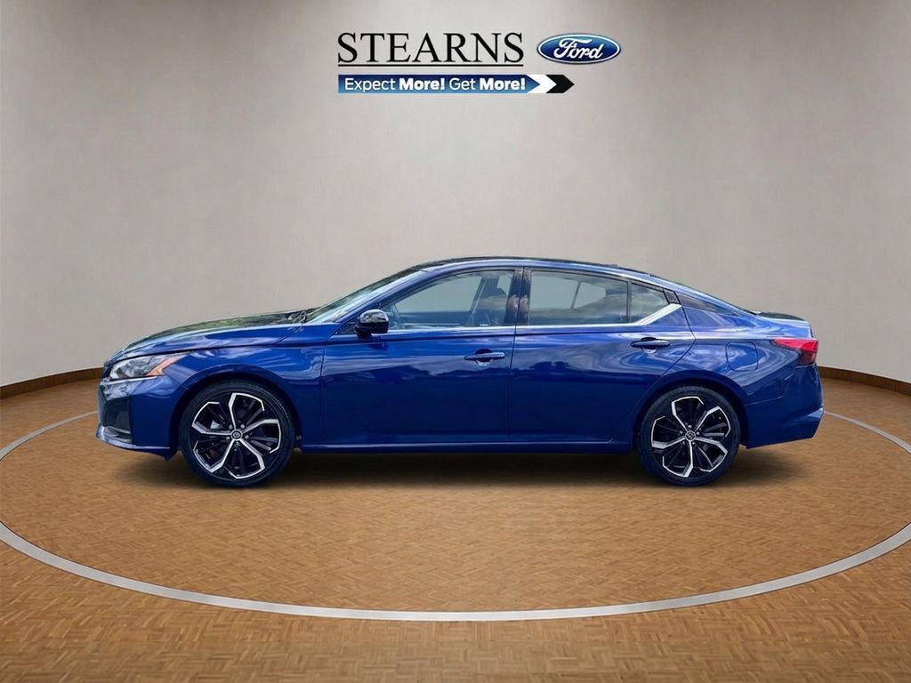 Used 2024 Nissan Altima 2.5 SR FWD image 3