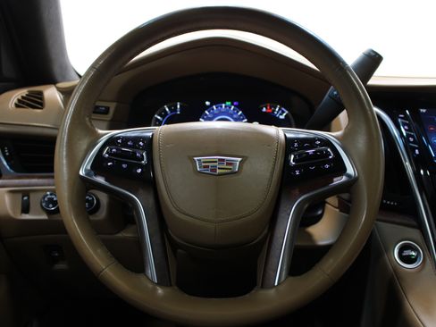 Used 2017 Cadillac Escalade Platinum image 11
