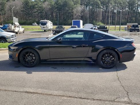 Used 2025 Ford Mustang Premium image 6