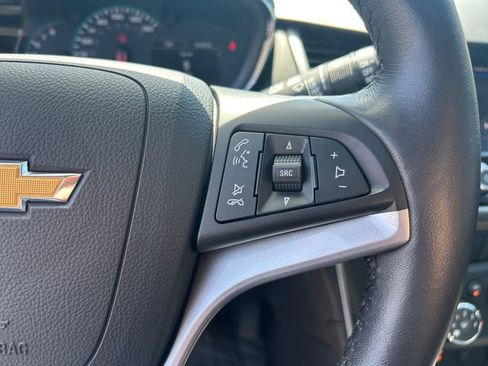 Used 2021 Chevrolet Trax LT w/ Premium Seat Package AWD/4WD image 17